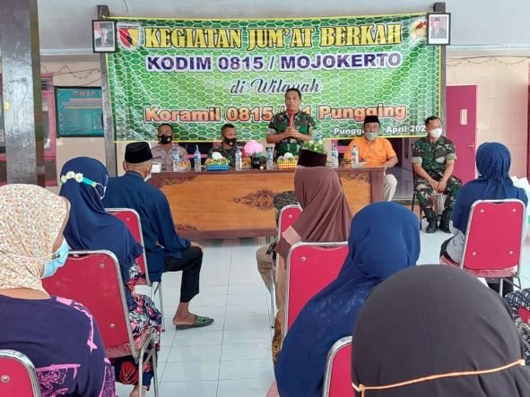 Jum’at Berkah Kodim 0815/Mojokerto Sentuh Puluhan Warga Pungging