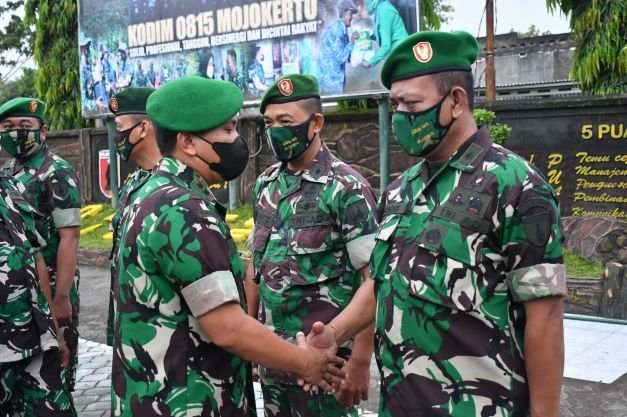 Dandim 0815/Mojokerto Lantik Puluhan Prajurit Naik Pangkat