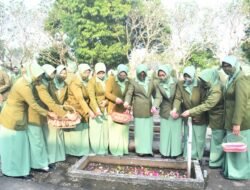 Jelang HUT Ke 76 Persit KCK, Ketua Persit KCK Ziarah dan Tabur Bunga di Taman Makam Pahlawan