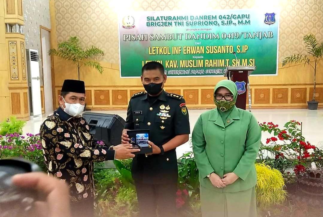 Ketua DPRD Tanjabbar Sampaikan Penghargaan dan Ucapkan Selamat Bertugas Ditempat Yang Baru Letkol Inf Erwan Susanto