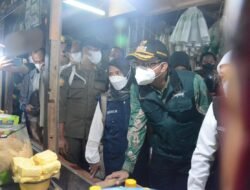 Bupati Sidoarjo dan Gubernur Jatim Memastikan Harga Kebutuhan Pokok di Sidoarjo jelang Ramadan Aman