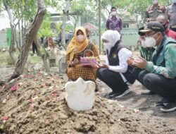 Sambangi Kediaman Alm Sertu Eka Andrianto, Gubernur khofifah: Mereka Gugur Dalam Jalankan Tugas Kenegaraan