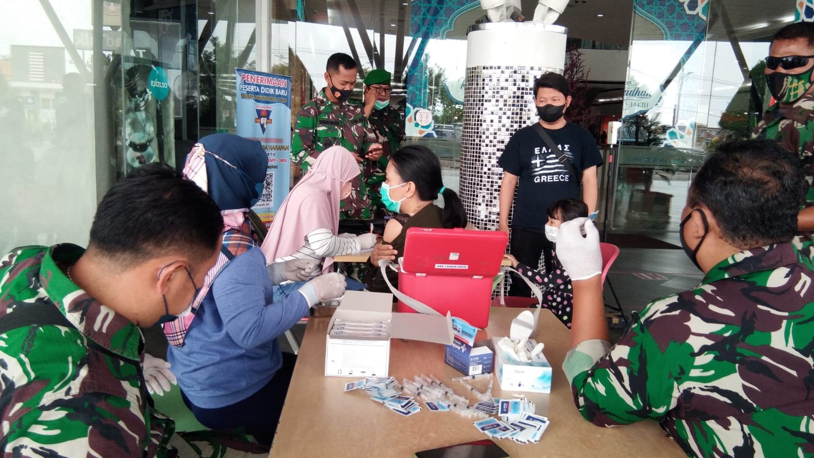 Kodim 0815/Mojokerto Gelar Vaksinasi Mobile, Puluhan Pengunjung Berhasil Divaksin