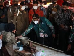 Khodijah, Nenek Umur 100 Tahun Lebih Istiqomah Jualan Ikan Bandeng