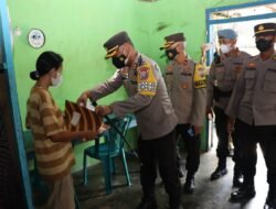 Kapolres Magetan Blusukan Berikan Bansos Untuk Penyandang Disabilitas