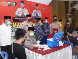 Vaksinasi Keliling Polresta Sidoarjo di Masjid Baiturrahman, Ratusan Orang Di Vaksin Booster