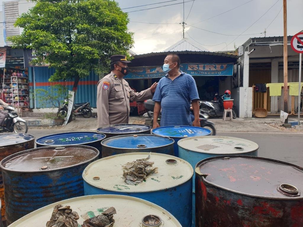 Cegah Kelangkaan Migor di Mojokerto, Polresta Mojokerto Monitoring di Pertokoan