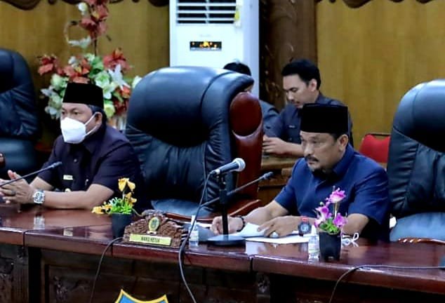 Ucok Mora Pimpin Rapat Paripurna Kedua Penyampaian Pemandangan Umum Fraksi Terkait LKPJ Bupati