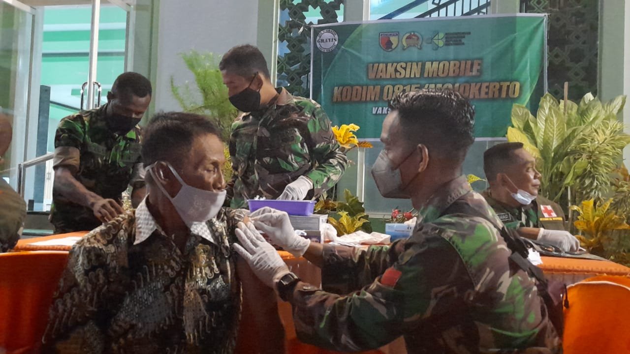 Vaksin Mobile Kodim 0815/Mojokerto Layani Warga Kemlagi