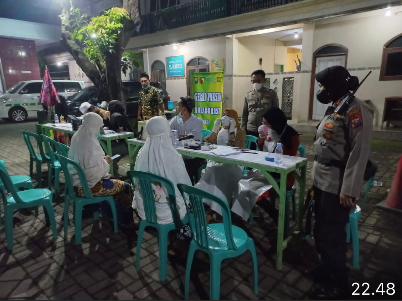 Polda Jatim Menggandeng Pengurus Masjid Gelar Vaksinasi Malam, capai 1006 Dosis Vaksin Booster