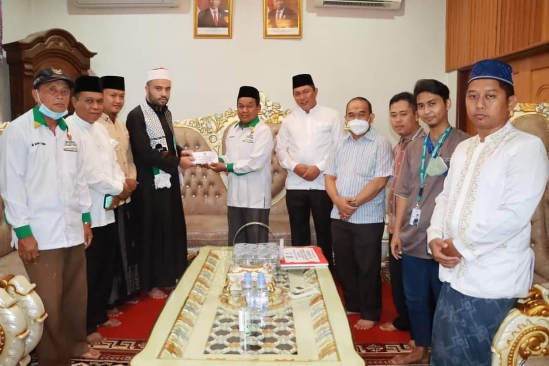 Sambut Kunjungan Imam Palestina, Wabup Hairan Serahkan Bantuan Kemanusiaan Pemkab Tanjabbar