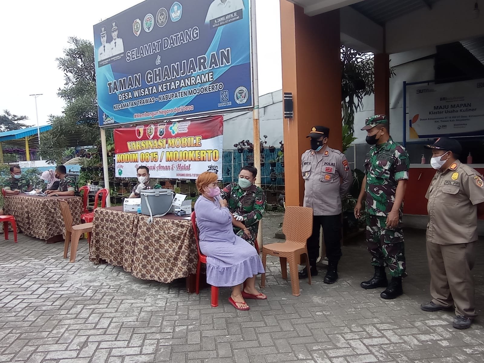 Vaksin Mobile Kodim 0815/Mojokerto Singgahi Wisata Taman Ghanjaran