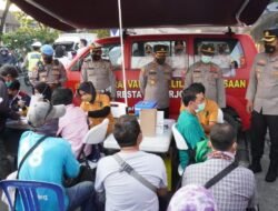 Gelar Layanan Vaksinasi Booster di Batas Kota, Sambil Aksi Simpatik ke Pengendara