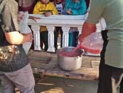 "Marhaban Ya Syarul  Ramadhan" PemDes Kebaron Bagikan Jus Jambu ke 21 Musholla Dan 1 Masjid