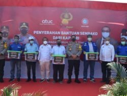 Buruh Jatim Terima Bantuan Sembako dari Kapolri