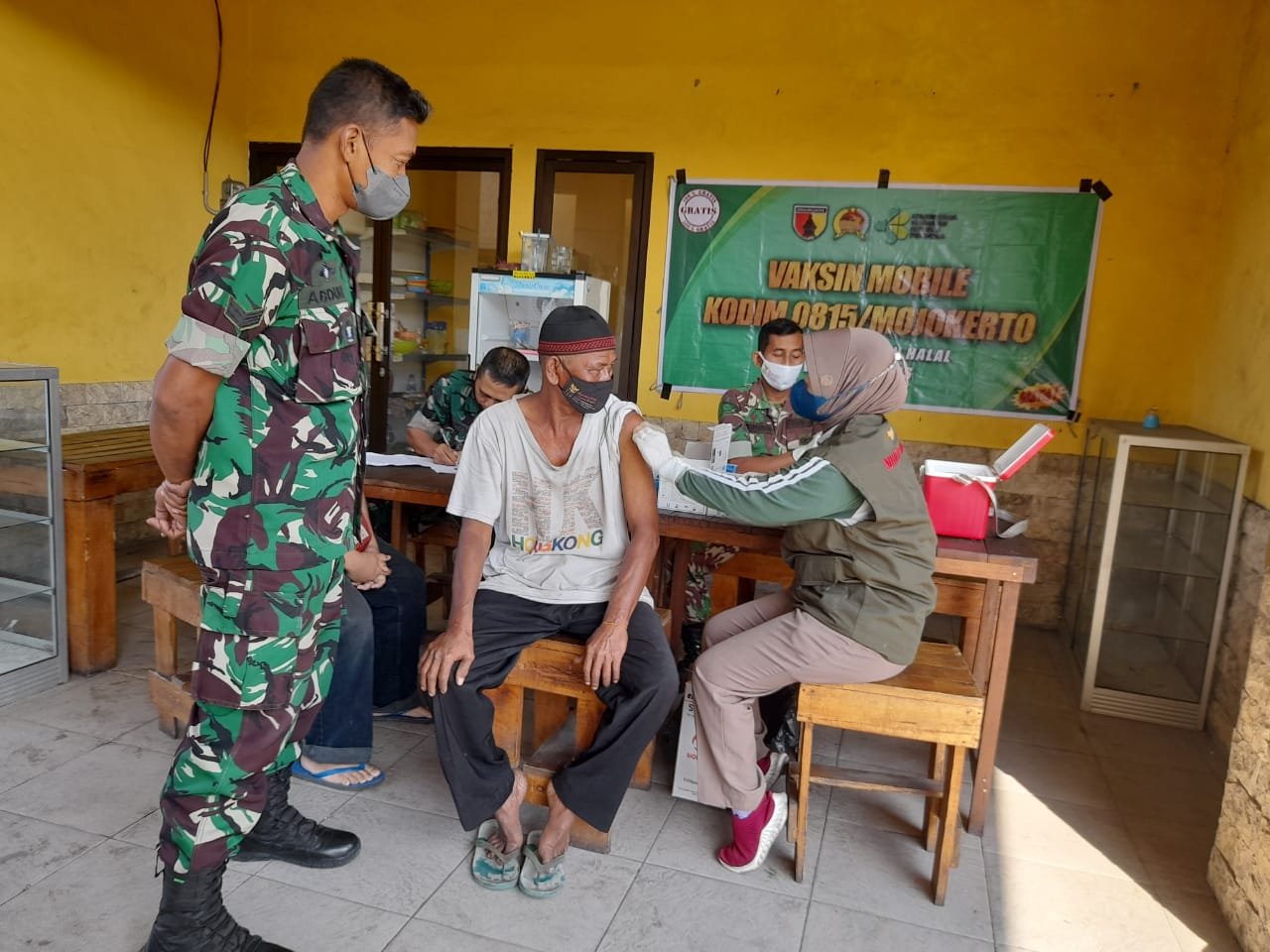 Gerai Vaksin Mobile Kodim Mojokerto Laris Manis