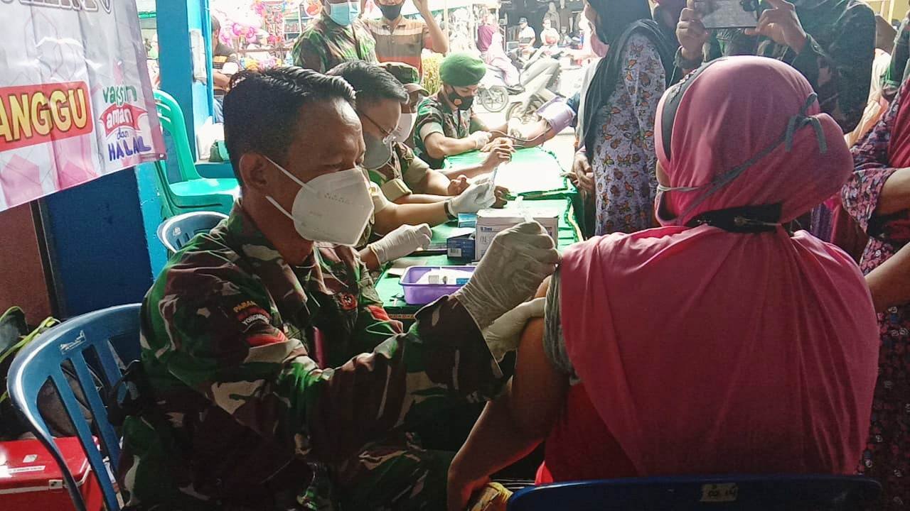 Kodim Mojokerto Buka Layanan Vaksin Di Pasar Tanjungsari Dlanggu