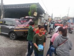 Lembaga Swadaya Masyarakat Barisan Patriot Peduli Indonesia (LSM BPPI) Dan Lembaga Swadaya Masyarakat Gerakan Masyarakat Bawah Indonesia (LSM GMBI) Membagikan 900 Takjil Untuk Masyarakat