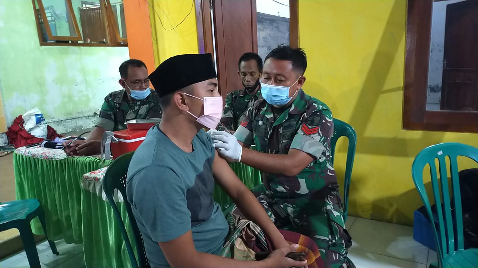 Vaksinasi Mobile Kodim 0815/Mojokerto Barengi Safari Ramadhan Forkopimda