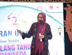 Peringati HUT ke 42, Dekranasda Sidoarjo Gelar Fashion Show dan Pamerkan Produk UMKM ke Pengunjung Mal