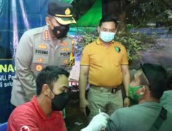 Kapolresta Sidoarjo Tinjau Vaksinasi Booster Di Kampung Ramadhan Alun-Alun Sidoarjo