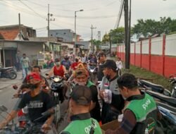 Di Bulan Suci Ramadhan  Gojek Seduluran Sidoarjo Bagi - Bagi Takjil