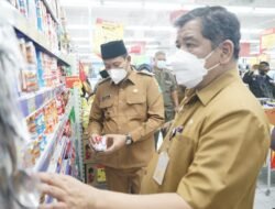 Jelang Idul Fitri, Wabup H. Subandi bersama Forkopimda Sidak Mamin di Supermarket