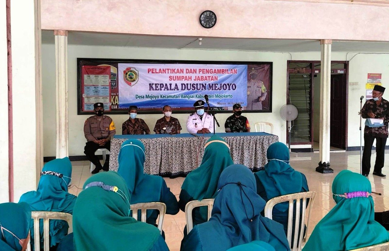 Koramil 0815/10 Bangsal Bareng Tiga Pilar Amankan Pelantikan Kepala Dusun Mejoyo