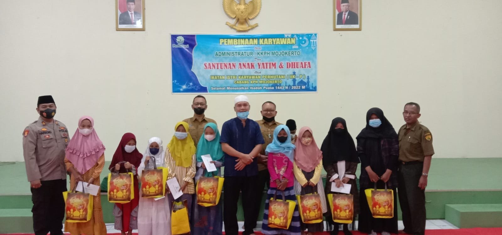Perhutani Mojokerto Berikan Santunan Anak Yatim di Mojokerto