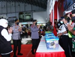 Kapolri Cek Pos Pelayanan Terpadu Mudik Lebaran di Terminal Purabaya