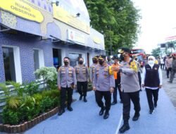 Kapolri Cek Pos Pelayanan Terpadu Mudik Lebaran di Terminal Purabaya