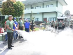 Prajurit Korem 082/CPYJ Terima Sosialisasi Penggunaan Alat Pemadam Api Ringan