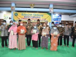 Baznas Sidoarjo Salurkan 30 Ton Beras Zakat Fitrah, Gus Muhdlor : Sebagian Besar Dikumpulkan dari ASN