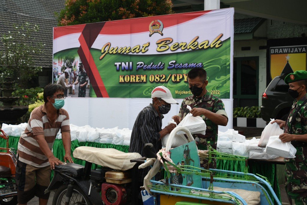 Korem 082/CPYJ Peduli sesama