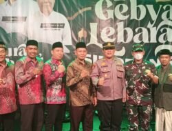 Perdana Malam Gebyar Lebaran SidoBangkit 2022, Syukuran Dan Bancaan Tumpeng Godo Roti Setinggi Dua Meter Serta Pemotongan Tumpeng Di Tandai Pembukaan Pasar UMKM  Di Lapangan Desa Kemantren - Tulangan Kabupaten Sidoarjo
