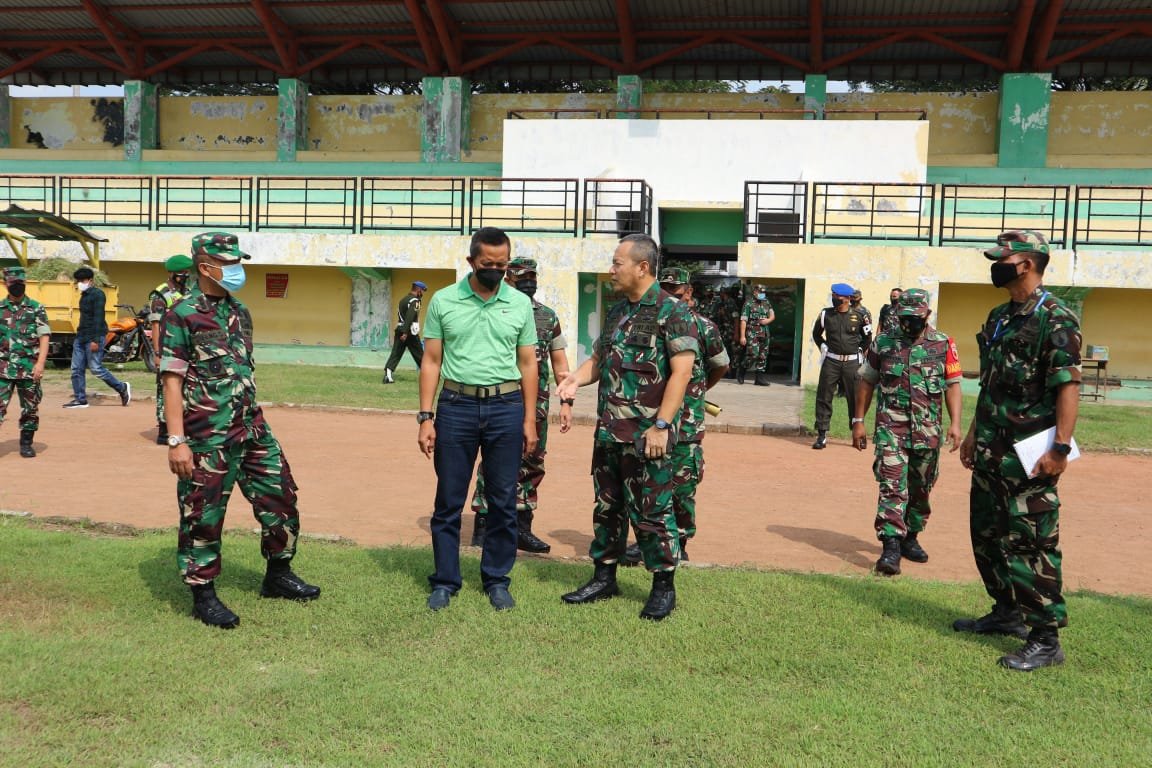 Kasdam V/Brw Tinjau Stadion Merdeka Jombang