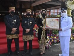 Pertama dalam Sejarah, Kades Brangkal Dapat Penghargaan Lunas Pajak dari Bupati Mojokerto