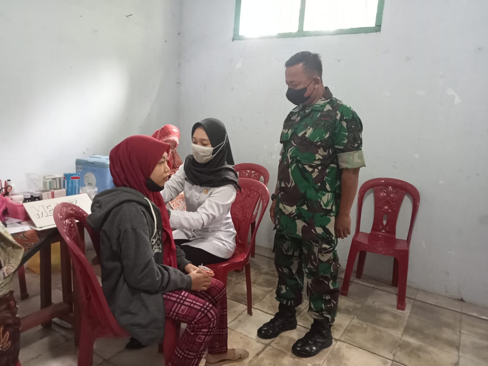 Babinsa Kedunglengkong Koramil Dlanggu Monitoring Vaksinasi Covid-19