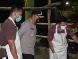 ANTISIPASI WABAH PENYAKIT MULUT DAN KUKU , KAPOLRESTA SIDOARJO CEK RUMAH PEMOTONGAN HEWAN DI KEC.KRIAN