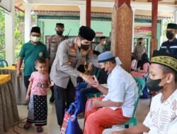 Kapolresta Mojokerto Bagikan Bansos untuk Anak Yatim Piatu di Mojopilang