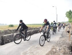 Keliling Mengecek Sejumlah Proyek Jalan, Gus Muhdlor ke Dinas PU BM : Proyek Betonisasi Jangan Sampai Molor