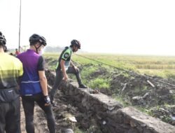 Keliling Mengecek Sejumlah Proyek Jalan, Gus Muhdlor ke Dinas PU BM : Proyek Betonisasi Jangan Sampai Molor