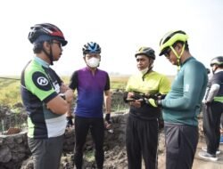 Keliling Mengecek Sejumlah Proyek Jalan, Gus Muhdlor ke Dinas PU BM : Proyek Betonisasi Jangan Sampai Molor