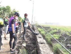 Keliling Mengecek Sejumlah Proyek Jalan, Gus Muhdlor ke Dinas PU BM : Proyek Betonisasi Jangan Sampai Molor