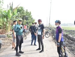 Keliling Mengecek Sejumlah Proyek Jalan, Gus Muhdlor ke Dinas PU BM : Proyek Betonisasi Jangan Sampai Molor