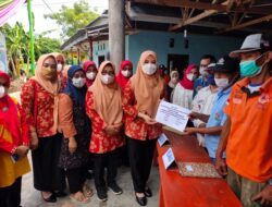Terdampak Banjir, Ketua Gabungan Organisasi Wanita Berikan Bantuan