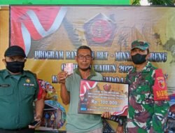 Hari Kedua Antusias Warga Mendapatkan BLT Dari Kodim 0816/Sidoarjo Di Halaman Koramil 0816/07 Krembung