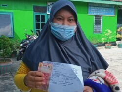 Hari Kedua Antusias Warga Mendapatkan BLT Dari Kodim 0816/Sidoarjo Di Halaman Koramil 0816/07 Krembung