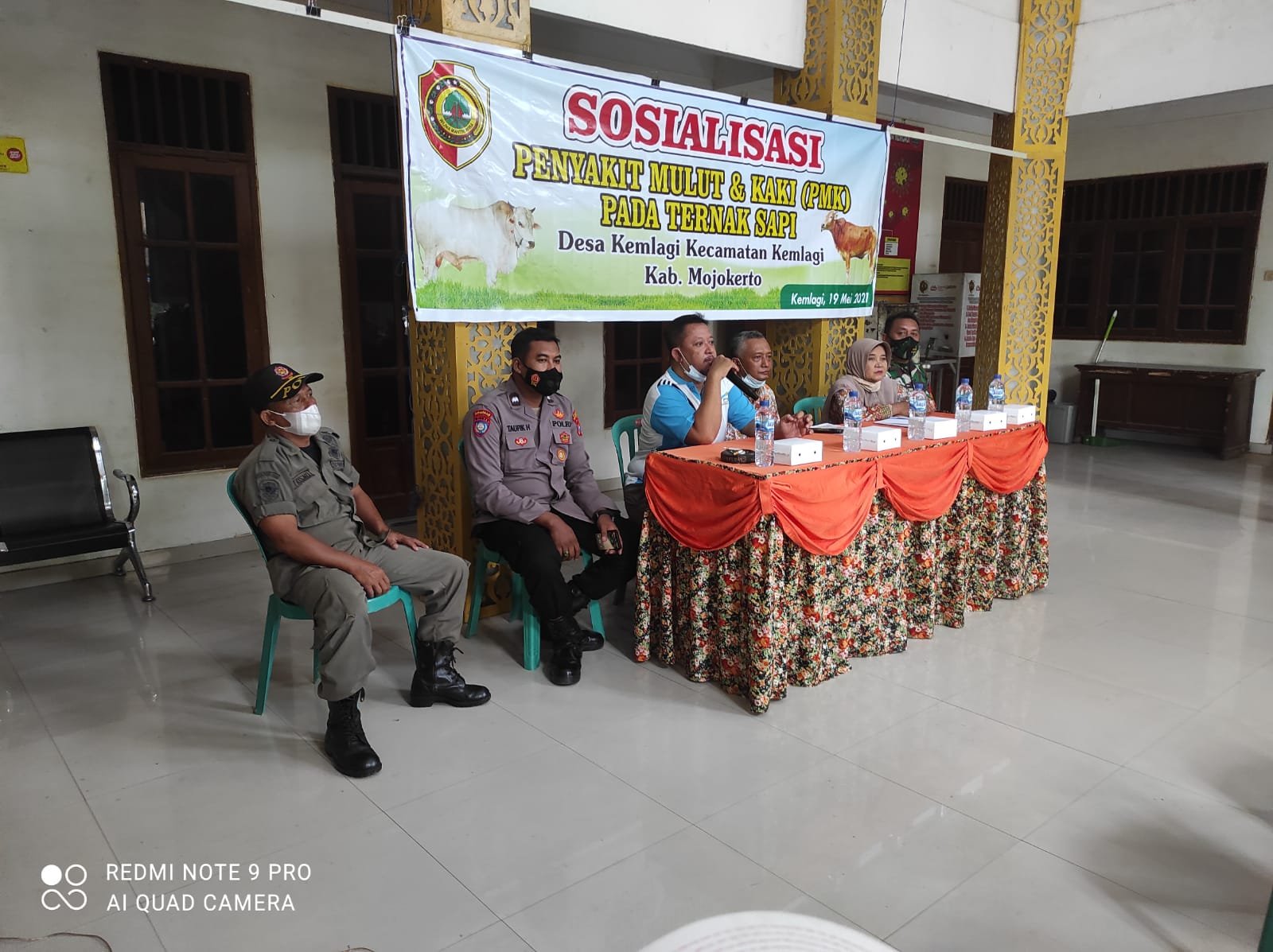 Tangkal PMK, Babinsa Koramil Kemlagi Bersama BPP Berikan Edukasi Para Peternak