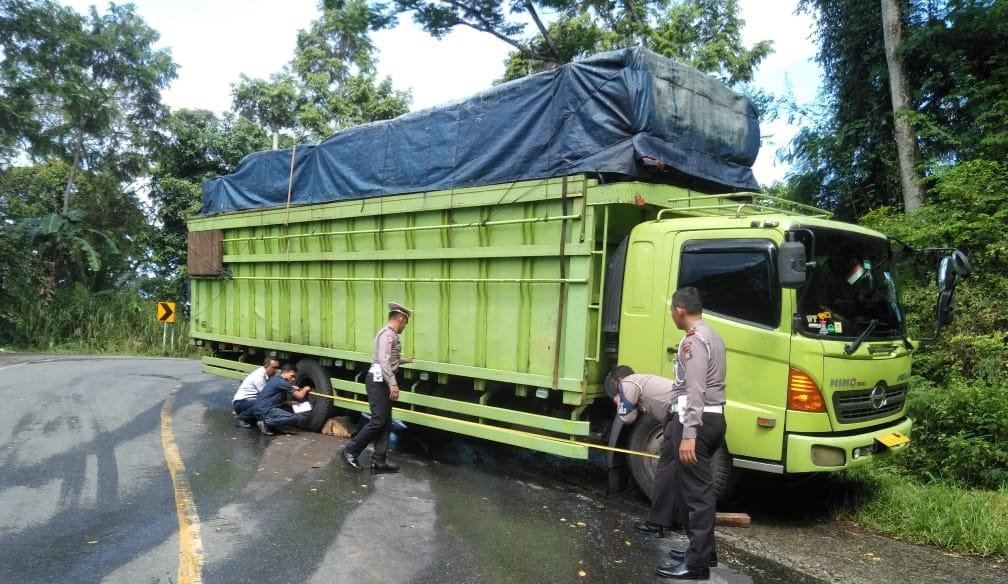 Polres Tanggamus Identifikasi Truk Melintang Tutup Jalan Sedayu saat Eksekusi Lahan